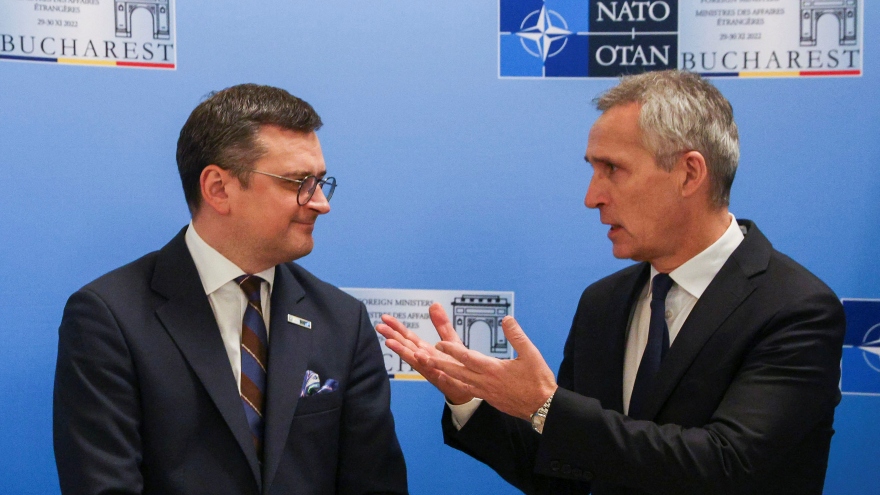 NATO cam kết tăng cường hỗ trợ Ukraine